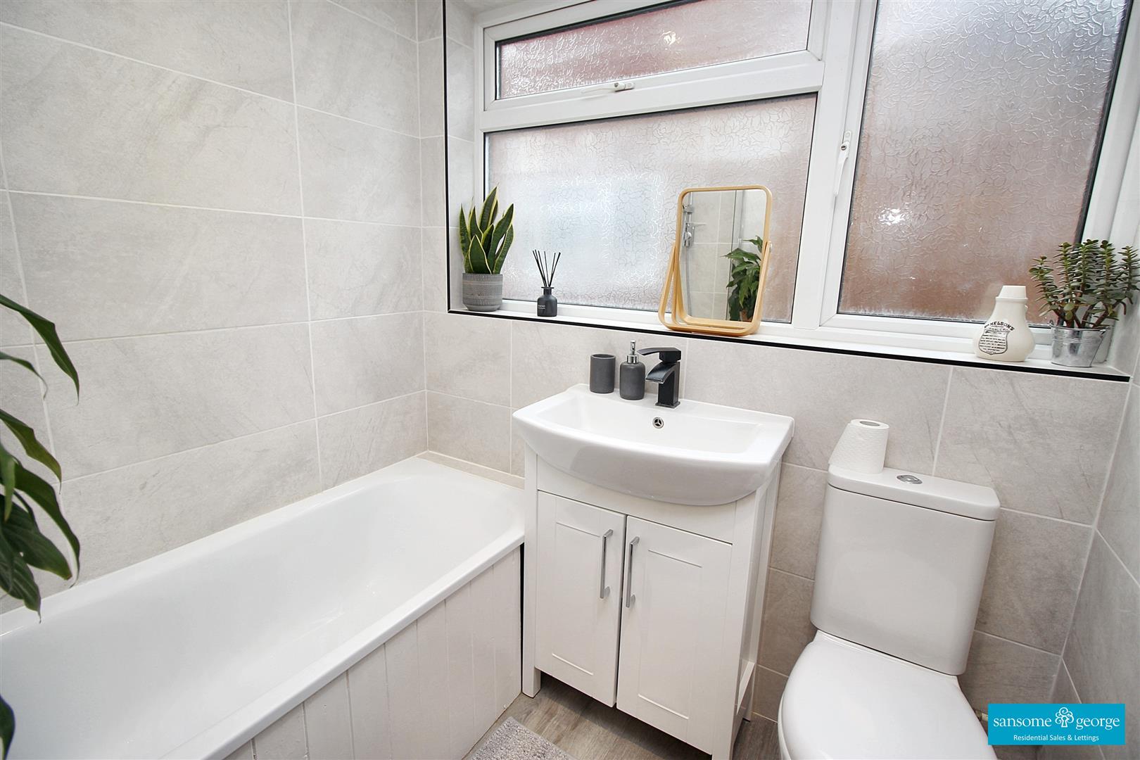 Tadcroft Walk, Calcot, Reading